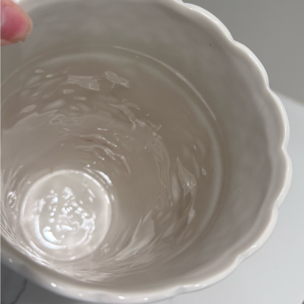 💙2 for $12 Stunning flower vase floral embossed ceramic ivory - Picture 5 of 8